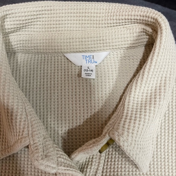 Time and Tru Textured Cream Shirt - Picture 3 of 6